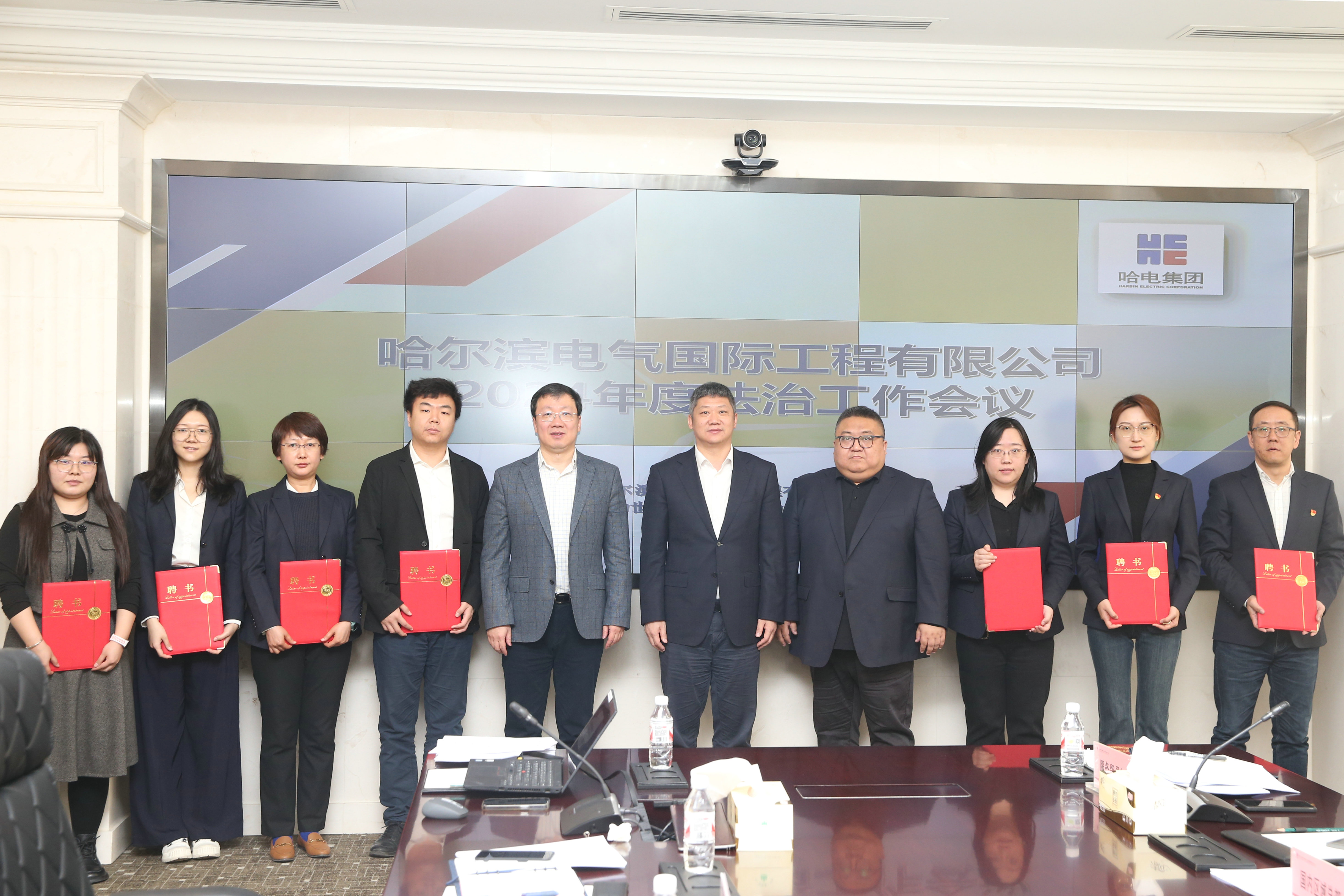 开云(中国)Kaiyun·官方网站-登录入口国际为部分重点部门法律顾问颁发聘书.jpg
